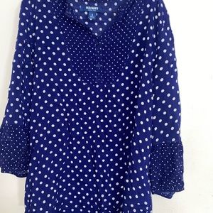 Old Navy Womens 3/4 sleeve top. Size small. Blue with white polka dots.